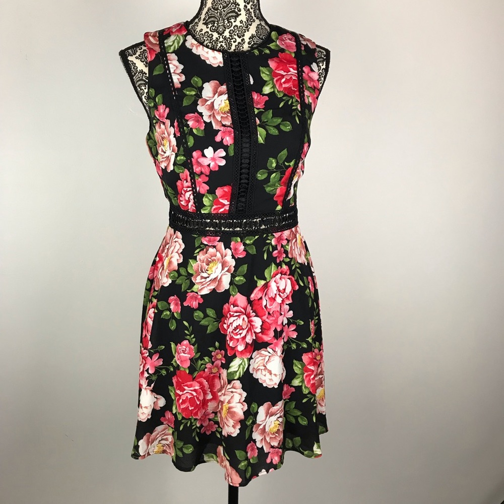 Women’s Sleeveless Mini Floral Dress, Small - Picture 6 of 9